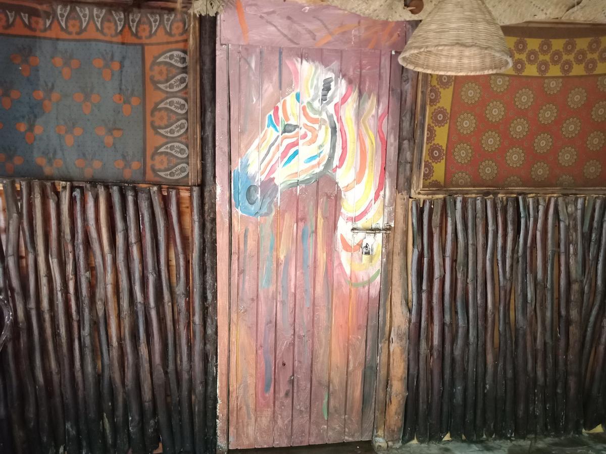 بيت شباب Soul Breeze Backpackers Diani شاطئ دياني المظهر الخارجي الصورة